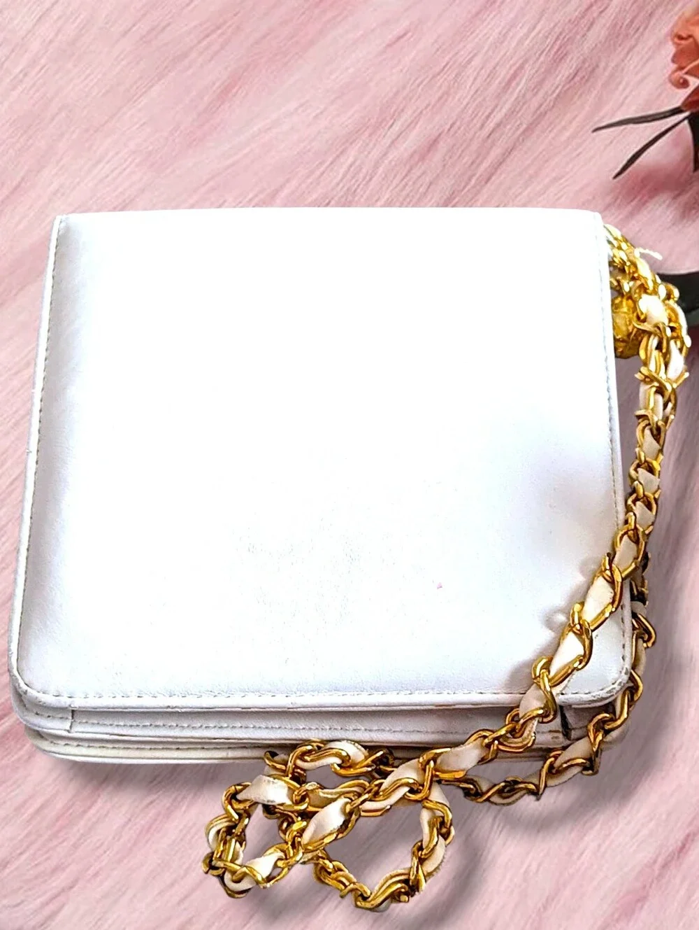 1980s Chanel Lambskin Leather Large CC Logo Single Gold Chain Strap Shoulder Bag